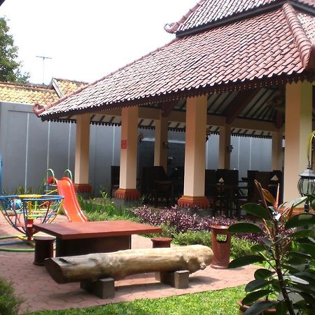 3C Familia Residence Джокякарта Екстериор снимка