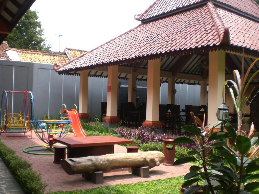 3C Familia Residence Джокякарта Екстериор снимка