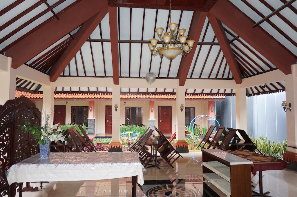 3C Familia Residence Джокякарта Екстериор снимка